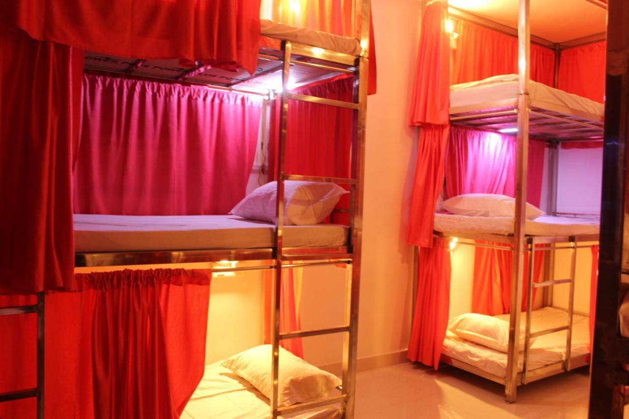 Sunset Backpackers Hostel Орчха Экстерьер фото