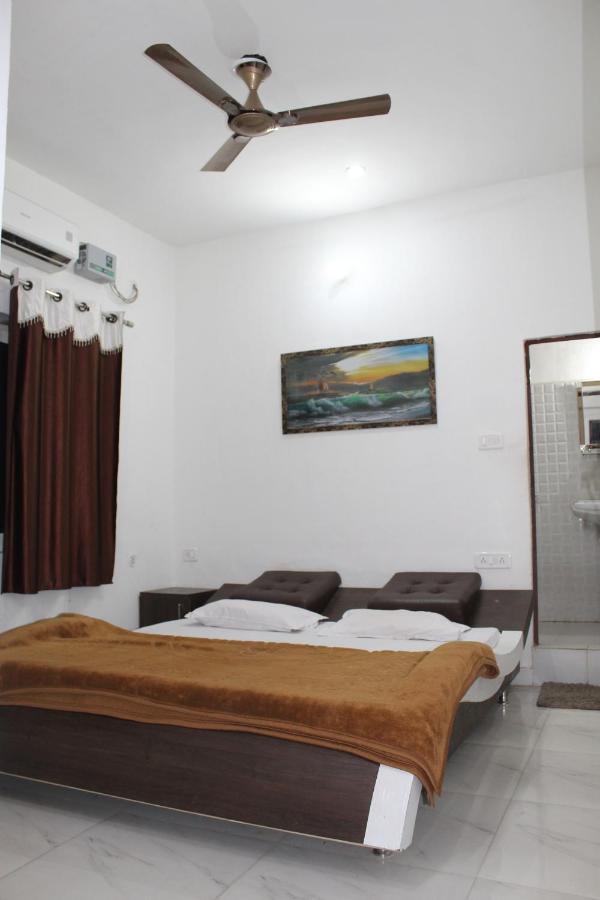 Sunset Backpackers Hostel Орчха Экстерьер фото