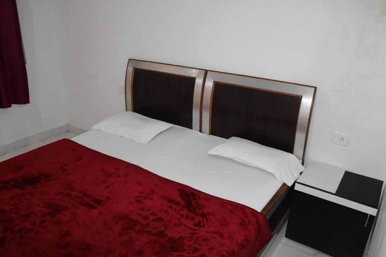 Sunset Backpackers Hostel Орчха Экстерьер фото