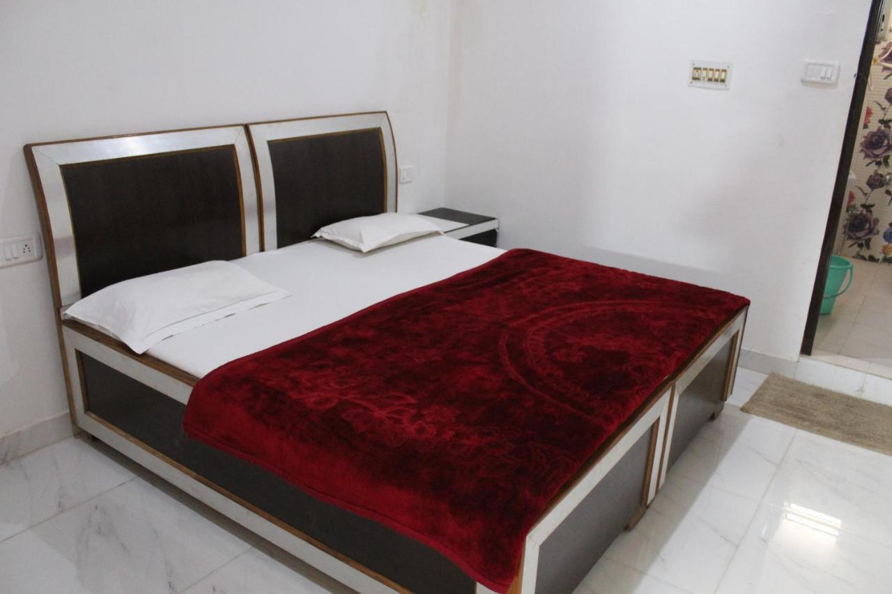 Sunset Backpackers Hostel Орчха Экстерьер фото