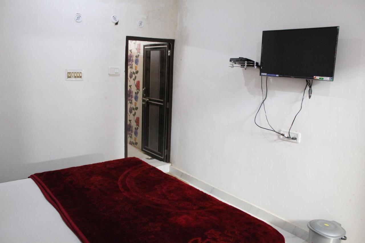Sunset Backpackers Hostel Орчха Экстерьер фото