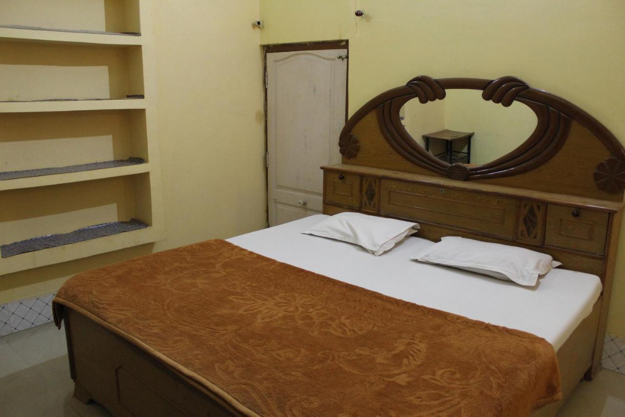 Sunset Backpackers Hostel Орчха Экстерьер фото